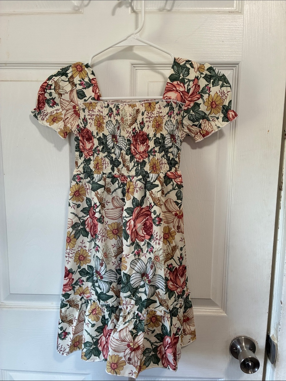 Girls' Cream Floral Smocked Puff-Sleeve Dress 6 Youth